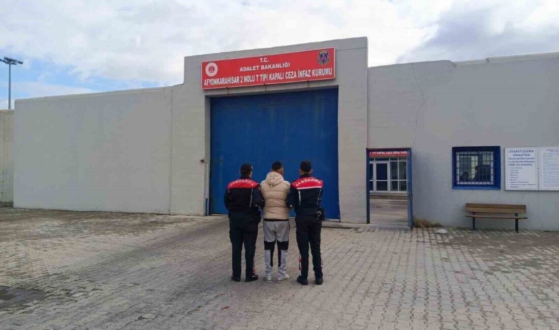 Afyonkarahisar’da çeşitli suçlardan aranan 42 kişi jandarma tarafından yakalandı. Edinilen