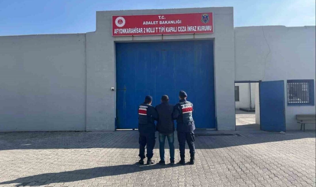Afyonkarahisar’da çeşitli suçlardan 16 yıla yakın hapis cezası ile aranan