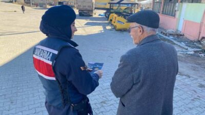Afyonkarahisar’da jandarma tarafından Hocalar ilçesinde vatandaşlara kadına şiddetle mücadele konusunda
