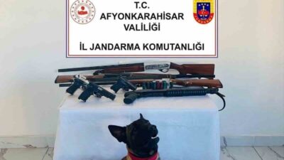 Afyonkarahisar’da jandarma tarafından bir adrese yapılan baskında 7 ruhsatsız silah