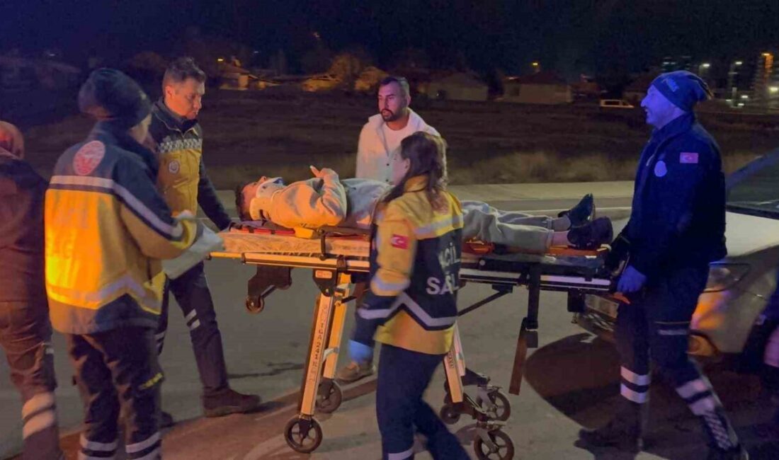 Kayseri’nin Melikgazi ilçesinde otomobil ile ticari taksinin çarpıştığı kazada 2
