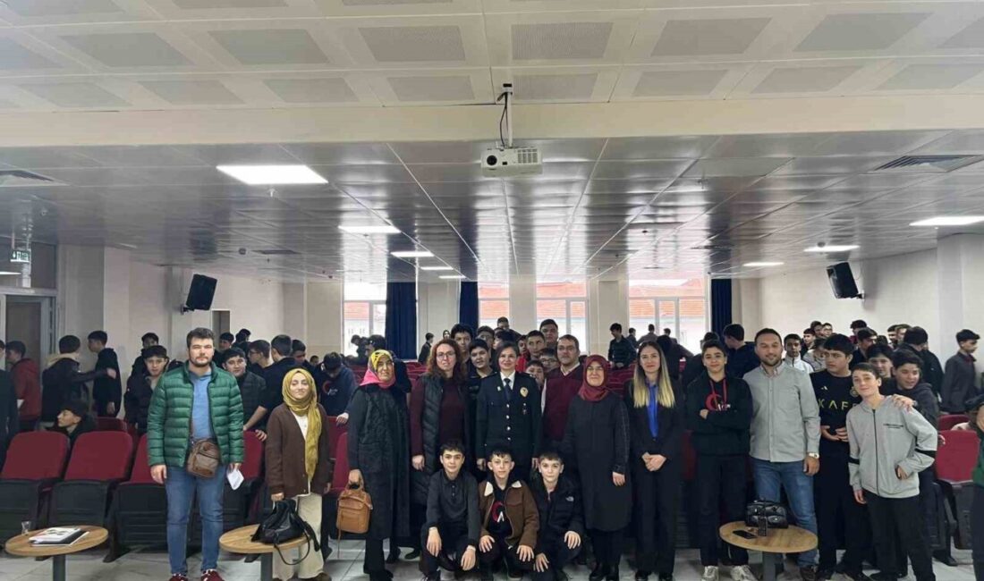 Afyonkarahisar’da polis ekipleri tarafından lise öğrencilerine yönelik çeşitli konularda eğitim
