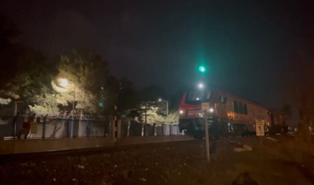 Afyonkarahisar’da raylarda karşıdan karşıya geçmeye çalışan 16 yaşındaki çocuk lokomotifin