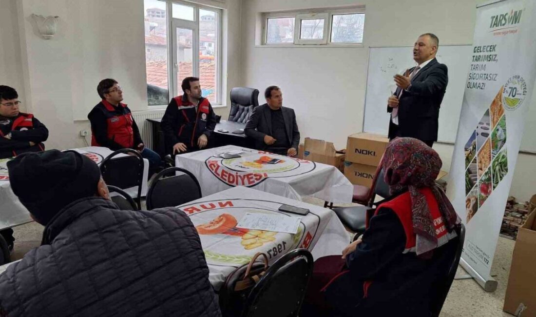 Afyonkarahisar İl Tarım ve Orman Müdürlüğü tarafından Nuribey beldesinde ’Çiftçi