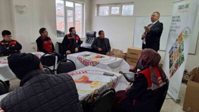 Afyonkarahisar İl Tarım ve Orman Müdürlüğü tarafından Nuribey beldesinde ’Çiftçi