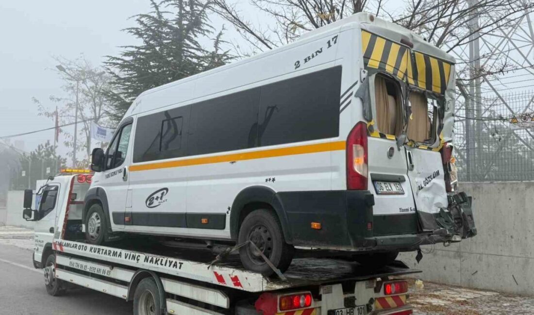 Afyonkarahisar’da öğrenci servisi, tır ve hafif ticari aracın karıştığı trafik