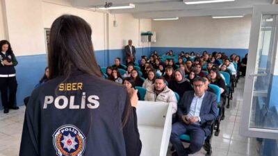 Afyonkarahisar’ın Sandıklı ilçesinde öğrenci ve öğretmenlere polis tarafından eğitim verildi.
