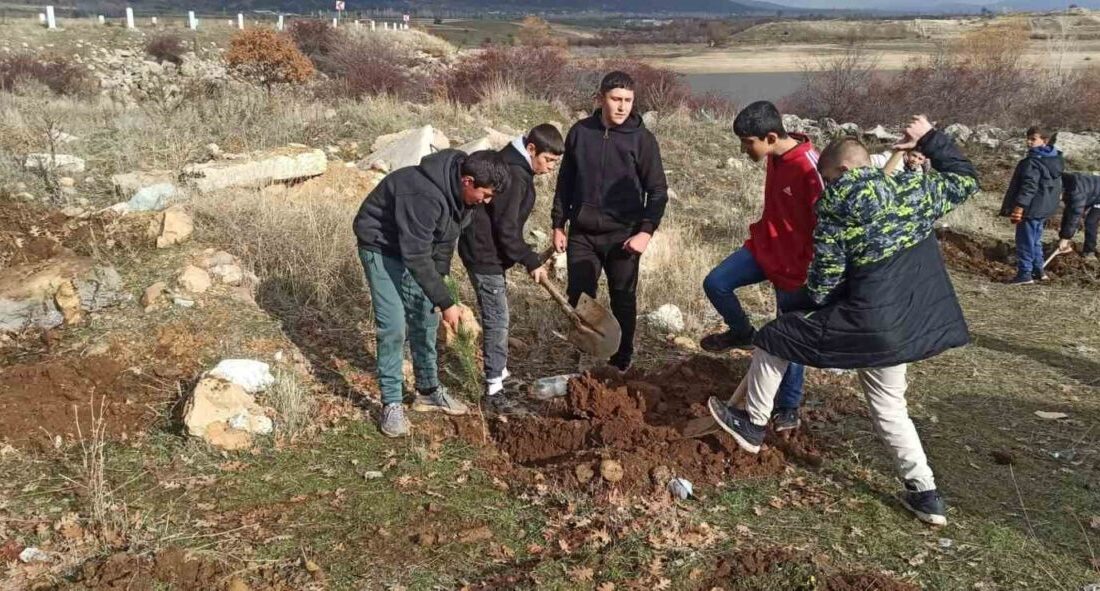 Afyonkarahisar’ın Sandıklı ilçesine bağlı Akharım beldesinde, çevre bilincini güçlendirmek ve