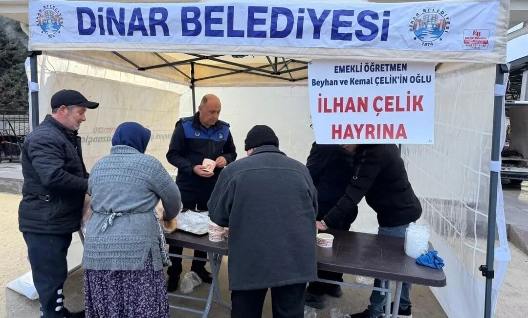 Afyonkarahisar’ın Dinar ilçesinde pazarcı esnafına yönelik hayırsever vatandaşlar tarafından çorba