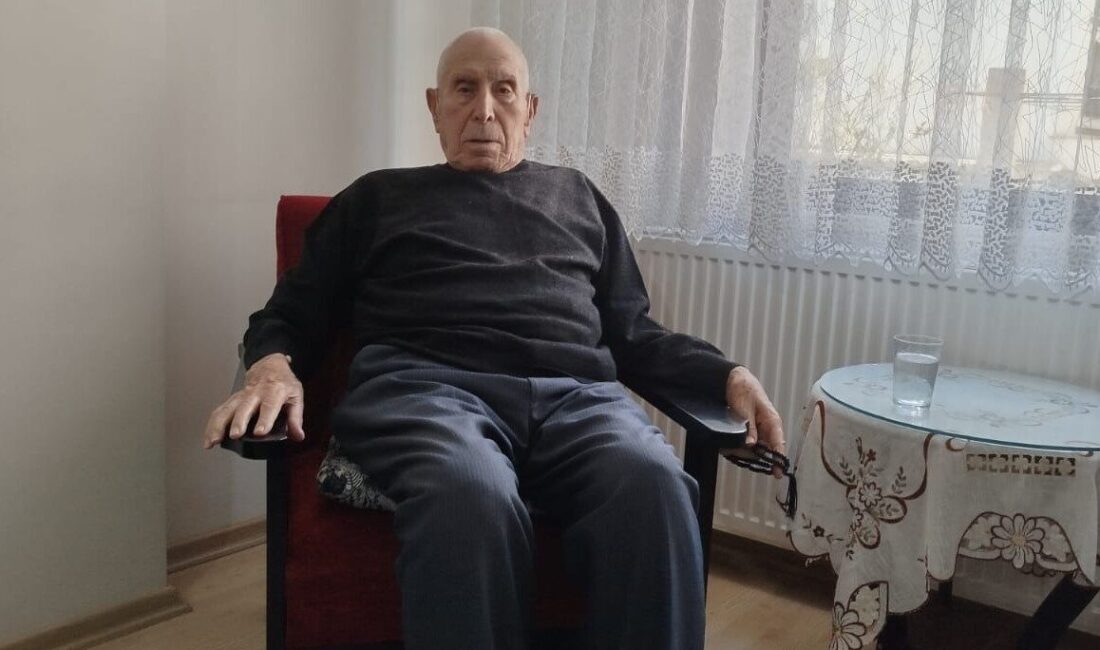 Afyonkarahisar’ın Sandıklı ilçesinde ikamet eden ilçenin ilk deniz astsubayı ve