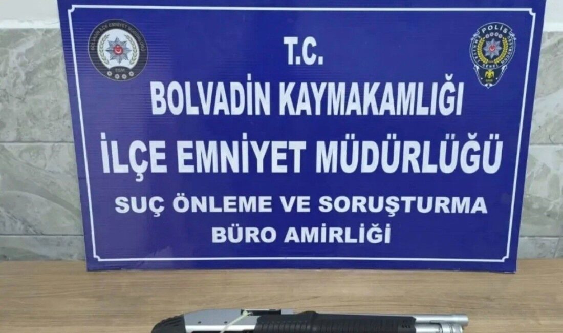 Afyonkarahisar’da polis tarafından yapılan denetimlerde 7 bin 685 kişinin kimlik