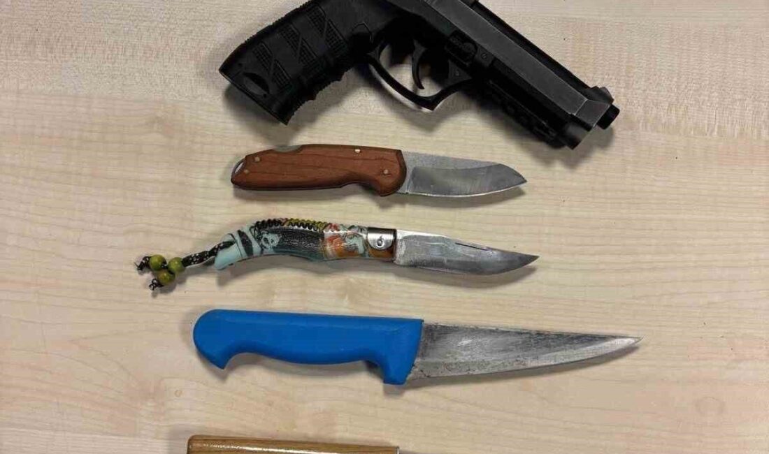 Afyonkarahisar’da polis tarafından yapılan denetimlerde çeşitli suçlardan aranan 16 kişi