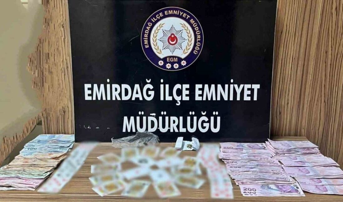 Afyonkarahisar’da polis tarafından kumar oynatılan iş yerine yapılan baskında 6