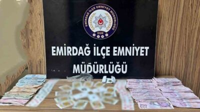 Afyonkarahisar’da polis tarafından kumar oynatılan iş yerine yapılan baskında 6