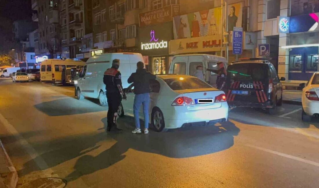 Afyonkarahisar’da polis ekipleri kentin farklı noktalarında ‘şok’ uygulama gerçekleştirdi. Afyonkarahisar