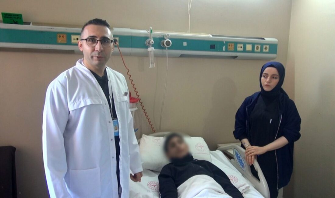 Şanlıurfa’da her iki dizinde ağrı şikayetiyle hastaneye başvuran 14 yaşındaki