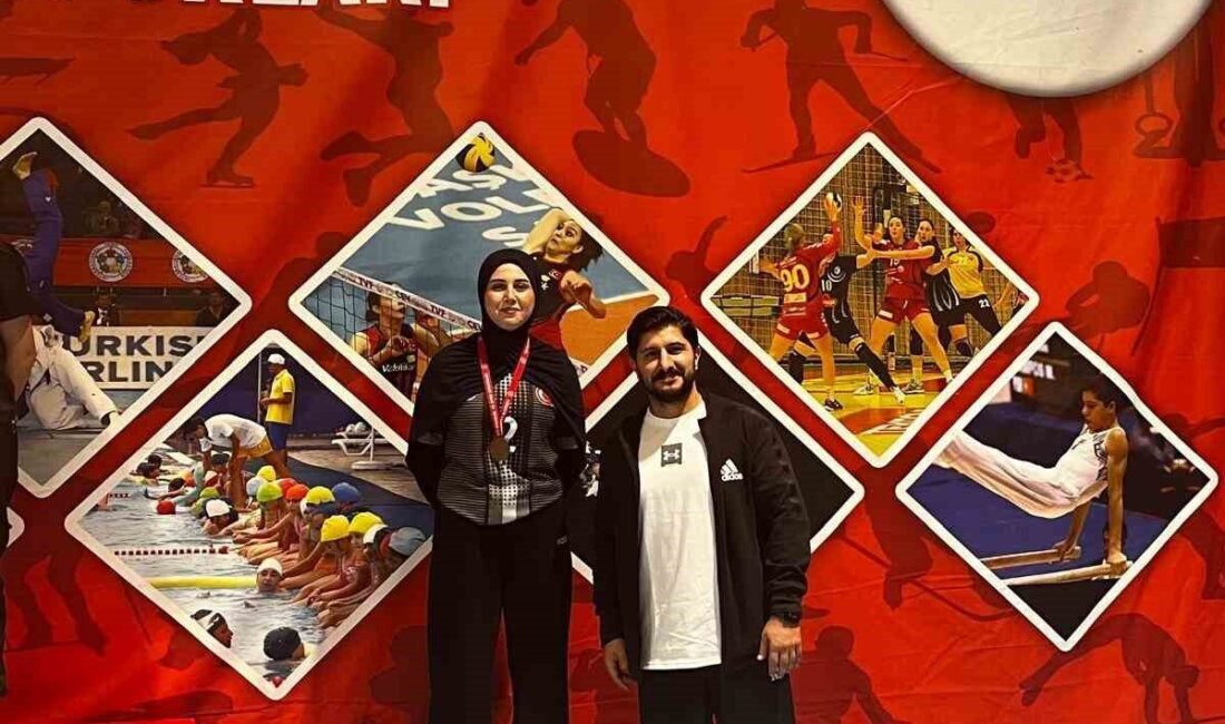 Afyonkarahisar’da düzenlenen Okul Sporları Genç Erkekler A Voleybol Müsabakaları’nda büyük