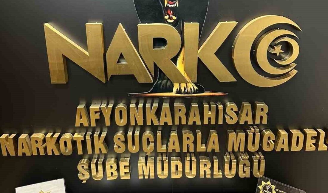 Afyonkarahisar’da polisin düzenlediği uyuşturucu operasyonunda 280 adet uyuşturucu hapla yakalanan