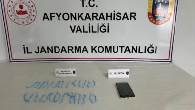Afyonkarahisar’da baskın yapılan adreste 630 kullanımlık sentetik uyuşturucu ile yakalanan