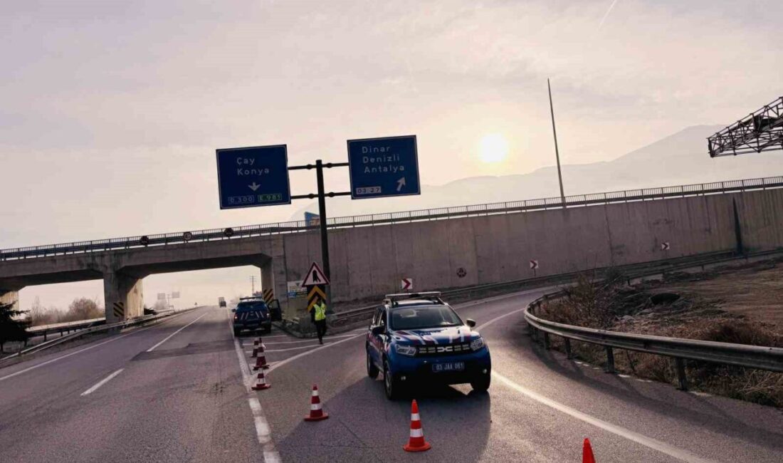 Afyonkarahisar’dan, Antalya ve Denizli’ye bağlantı yolu olan kara yolu, yoğun