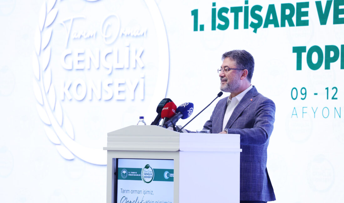 Tarım ve Orman Bakanı İbrahim Yumaklı, Afyonkarahisar’da düzenlenen Tarım Orman