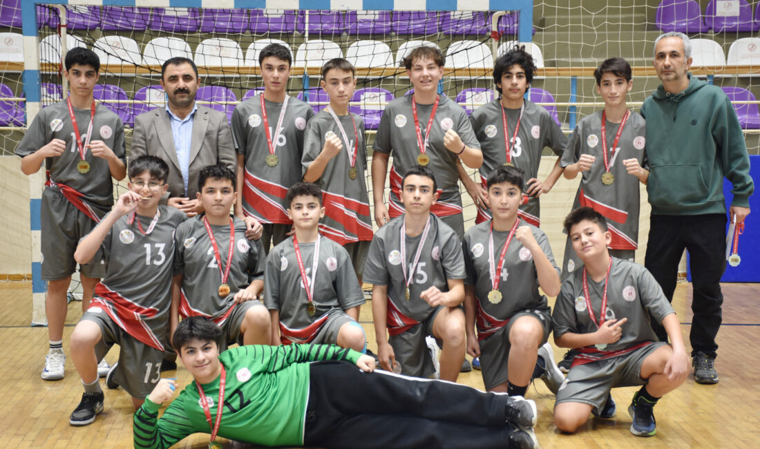 Afyonkarahisar’ın ev sahipliğinde düzenlenen Okul Sporları Hentbol Yıldızlar Grup Müsabakaları,