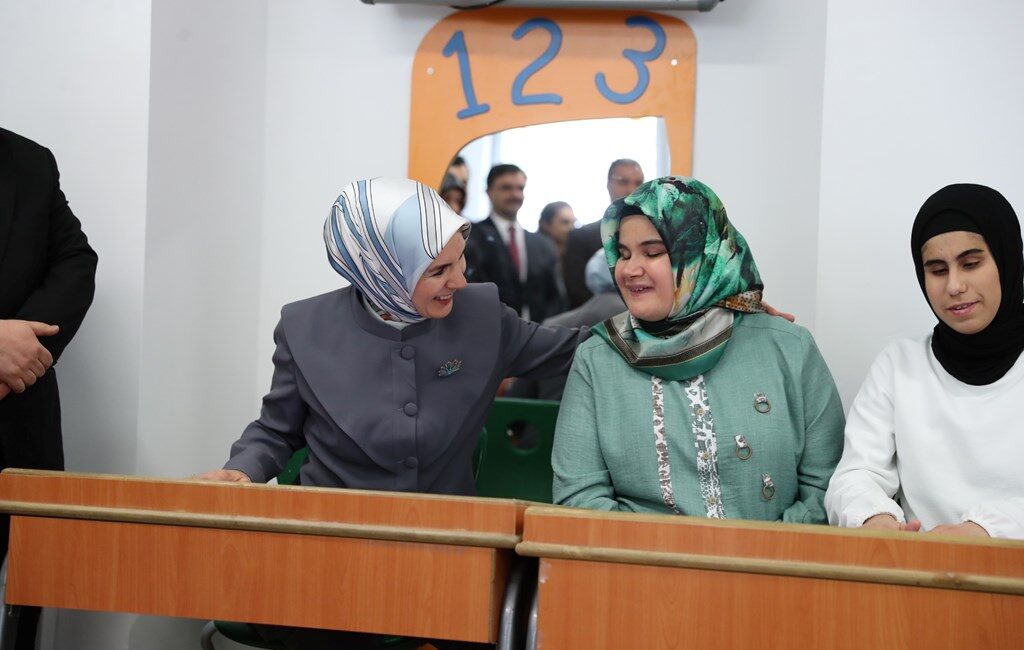 ‘Kamuda 13 bin 385 görme engelli vatandaşımız istihdam edildi’ Aile ve Sosyal Hizmetler Bakanı Mahinur Özdemir Göktaş, engelli vatandaşların
