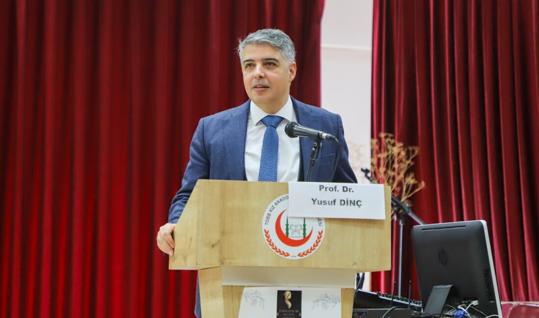 Afyonkarahisar’da faaliyet gösteren Kadınanalar Kültür Derneği, gençlerle birlikte başlattığı aylık