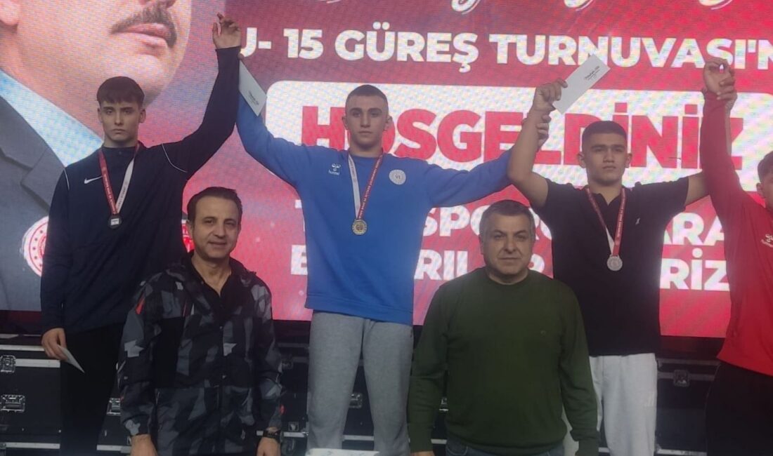 Bursa’da düzenlenen Cüneyt Yıldız U-15 Güreş Turnuvasında Afyonkarahisarlı sporcu önemli