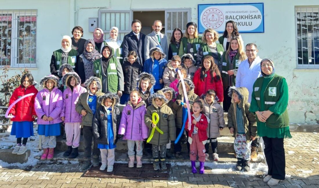 Yeşilay Afyonkarahisar Şubesi Kadın Komisyonu, bağımlılıkla mücadele kapsamında sahadaki çalışmalarına