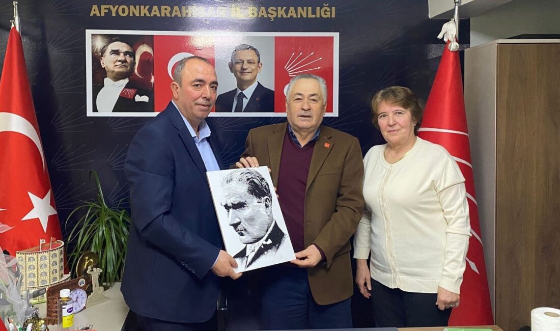 CHP Dazkırı İlçe Başkanı Levent Diker ve yönetim kurulu üyeleri,