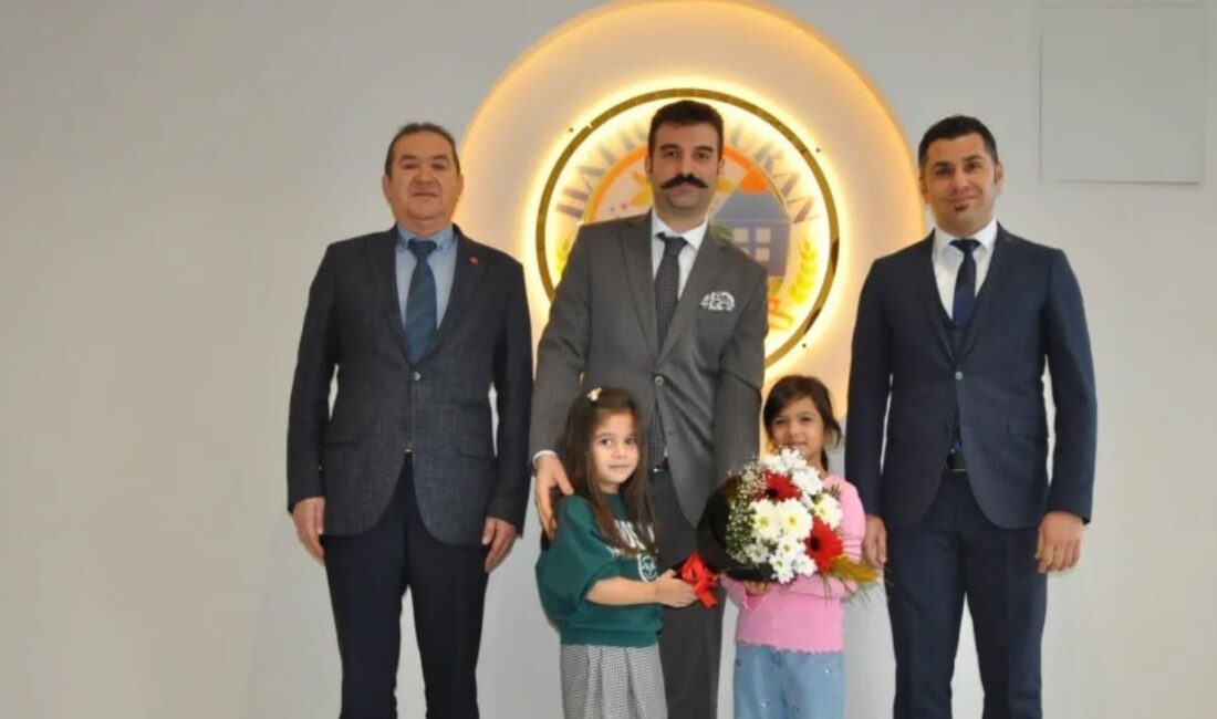 Sandıklı Kaymakamı Selçuk Yosunkaya, İlçe Milli Eğitim Müdürü Hüseyin Eroğlu