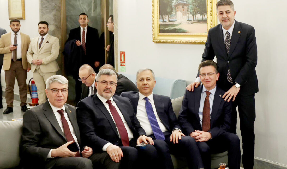 Milletvekili Özkaya, Yerlikaya ile görüştü AK Parti Afyonkarahisar Milletvekili Ali Özkaya, Türkiye Büyük Millet Meclisi’nde