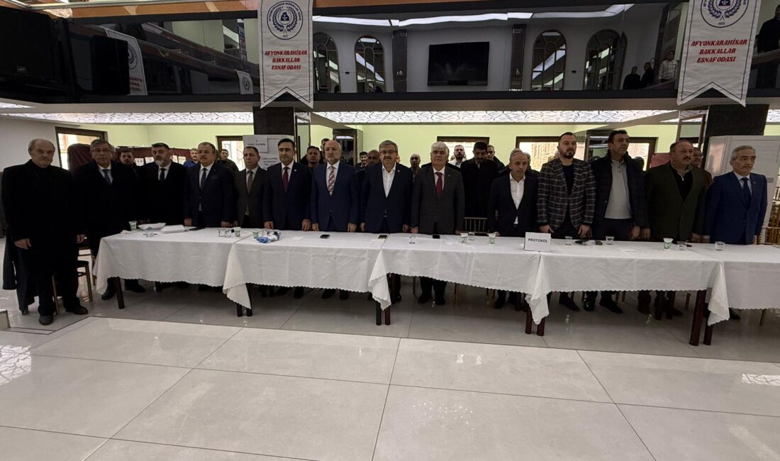 Afyonkarahisar Bakkallar Odası’nın Olağan Genel Kurulu yoğun katılımla gerçekleştiriliyor.