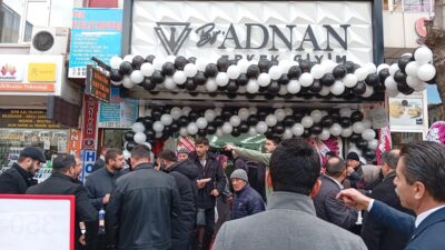 Afyonkarahisar’da Ambaryolu’nda Adnan Giyim hizmete açıldı. Yeni iş yerinin faaliyete