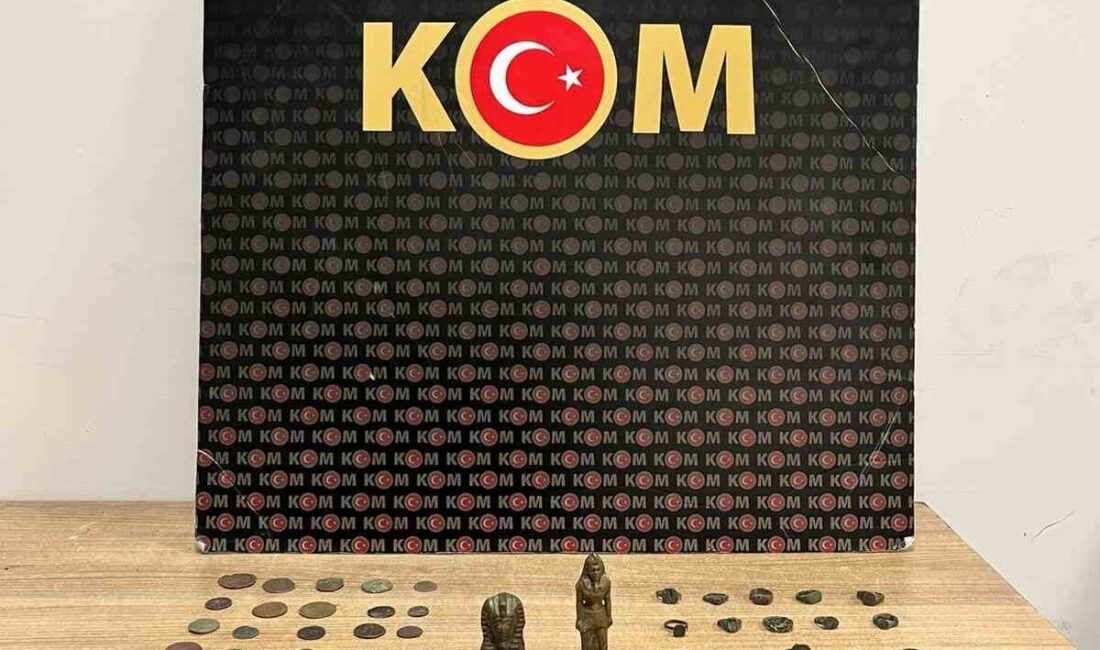 Afyonkarahisar’ın Bolvadin ilçesinde polis tarafından yapılan operasyonda aralarında sikke, yüzük