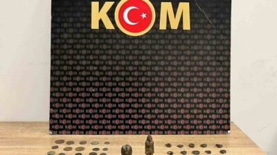 Afyonkarahisar’ın Bolvadin ilçesinde polis tarafından yapılan operasyonda aralarında sikke, yüzük