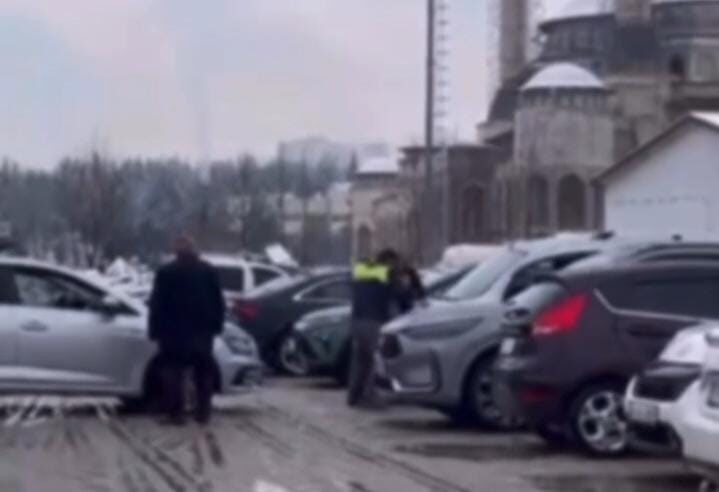 Bursa’da Uludağ Üniversitesi kampüsü içerisinde bulunan otoparkta iki kişi arasında