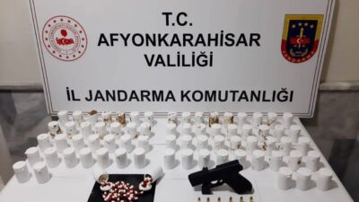 Afyonkarahisar’da Jandarma tarafından gerçekleştirilen operasyonda 3 bin 692 uyuşturucu hap