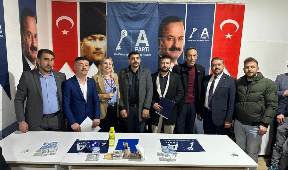 Anahtar Parti Genel Sekreteri Nihal Ağca'nın katılımıyla mazbata töreni gerçekleştirildi.
