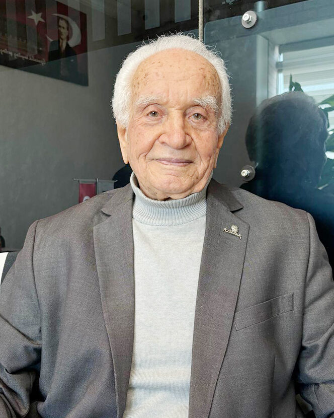Mustafa Kaya yazar fotoğrafı