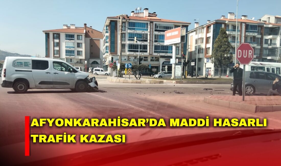 Afyonkarahisar’da Filli Kavşak’ta iki otomobilin çarpıştığı trafik kazasında yaralanan olmadı.