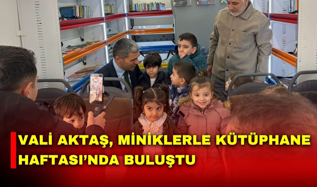 Afyonkarahisar Valisi Dr. Naci Aktaş, Kütüphane Haftası kapsamında gezici mobil