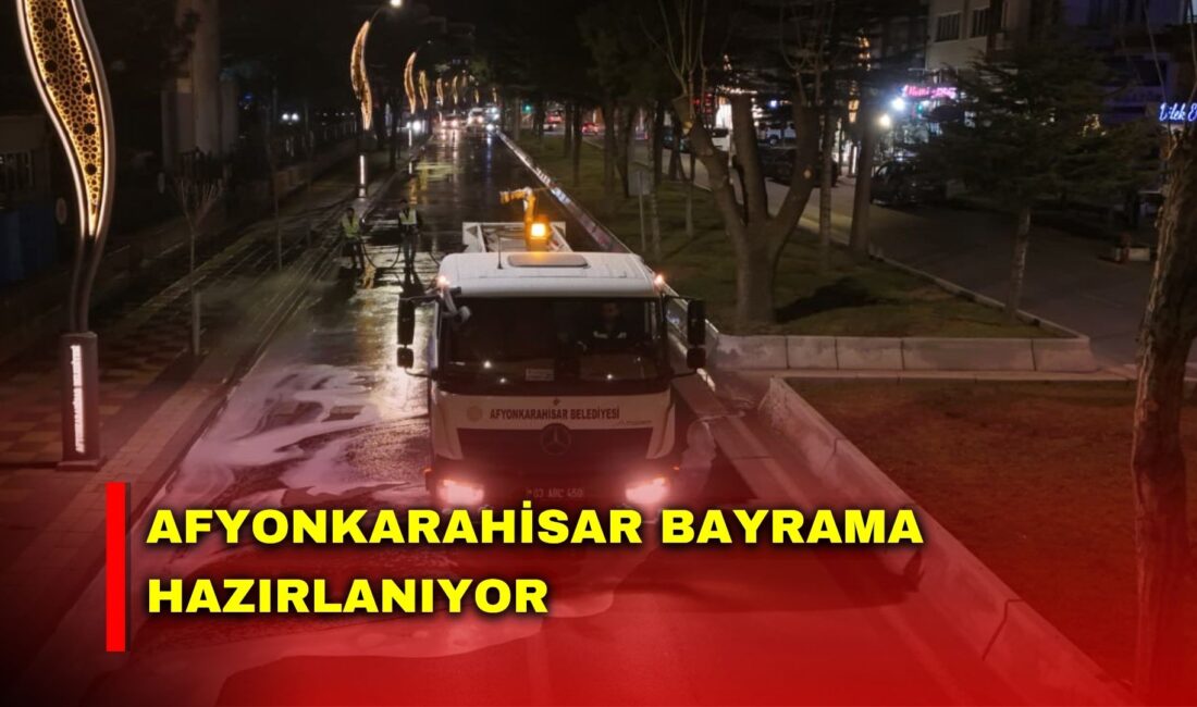 Afyonkarahisar Belediyesi Temizlik İşleri Müdürlüğü ekipleri, yaklaşan Ramazan Bayramı öncesi