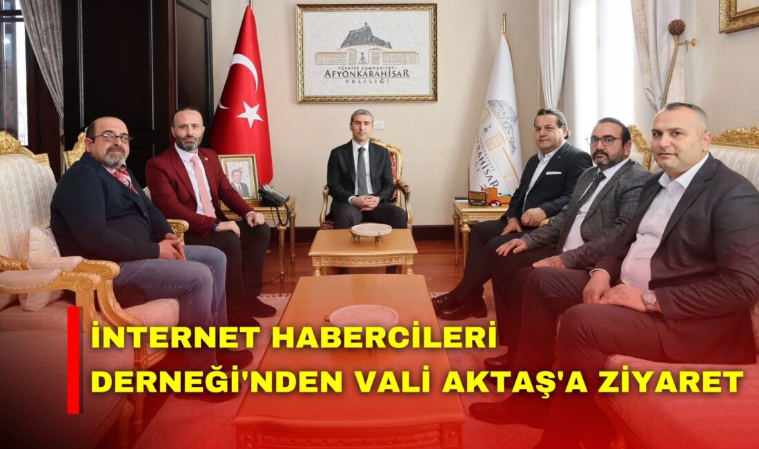 Afyonkarahisar İnternet Habercileri Derneği Başkanı Soner Gürsan ve beraberindeki dernek