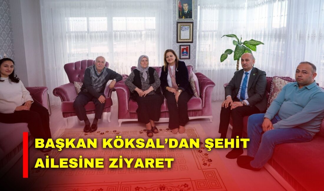 Afyonkarahisar Belediye Başkanı Burcu Köksal, şehit Murat Hasırcıoğlu’nun ailesini evlerinde