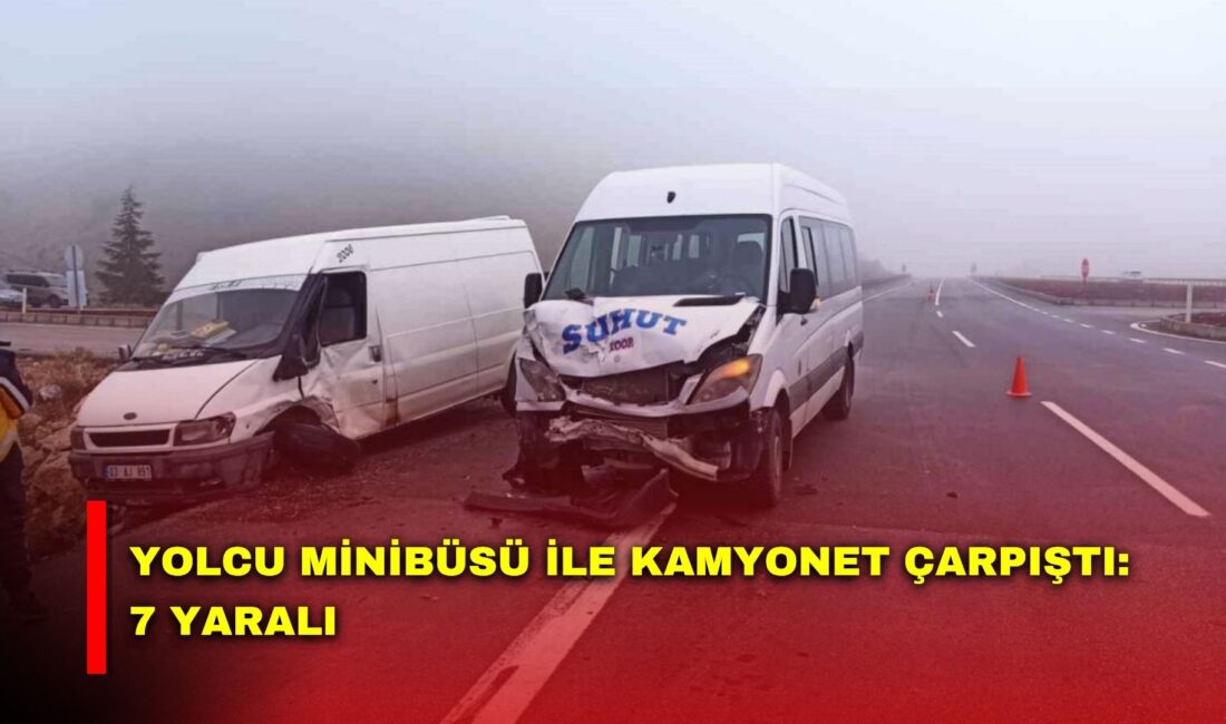 Afyonkarahisar’da yolcu minibüsü ile kamyonetin çarpışması sonucu meydana gelen trafik