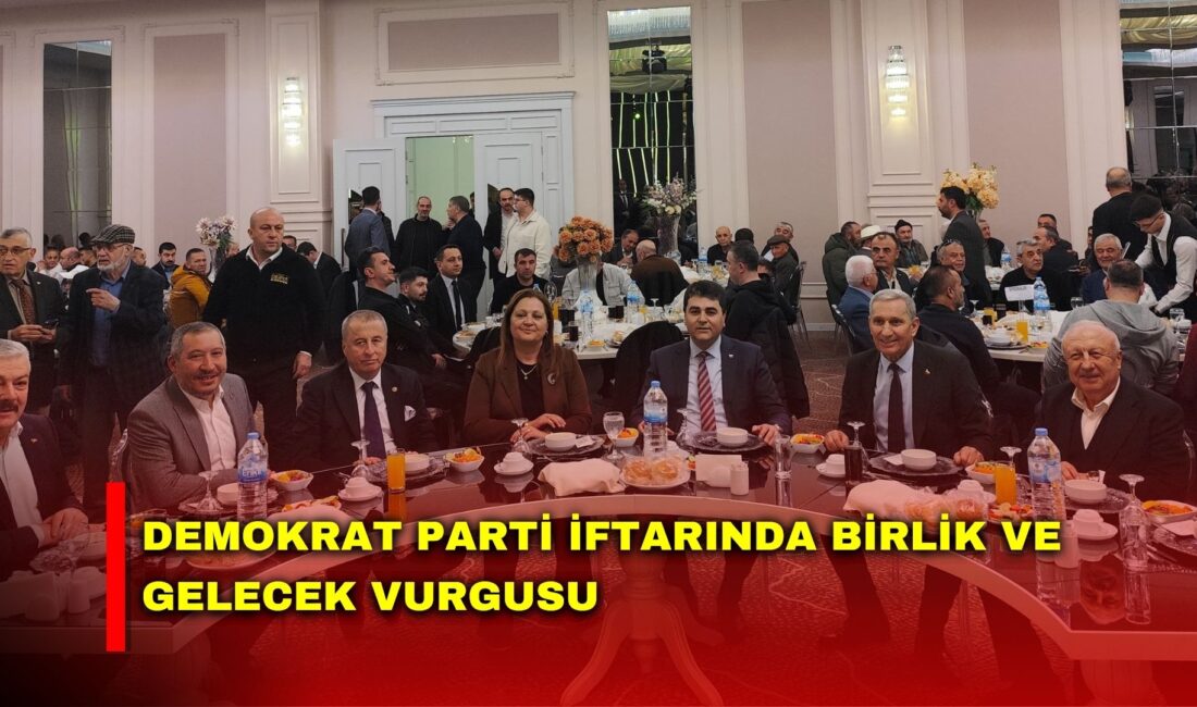 Afyonkarahisar’da düzenlenen iftar programında siyasi isimler aynı sofrada buluştu, birlik