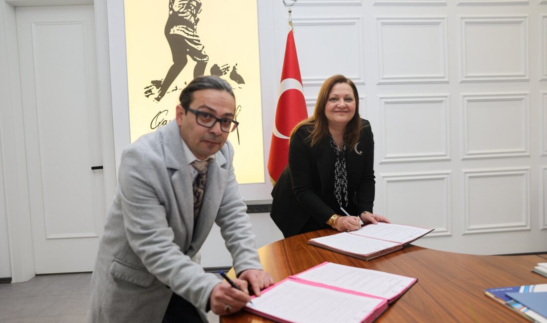 Belediye Başkanı Burcu Köksal, ünlü yazarların Afyonkarahisar’da okurlarıyla buluşacağını açıkladı.