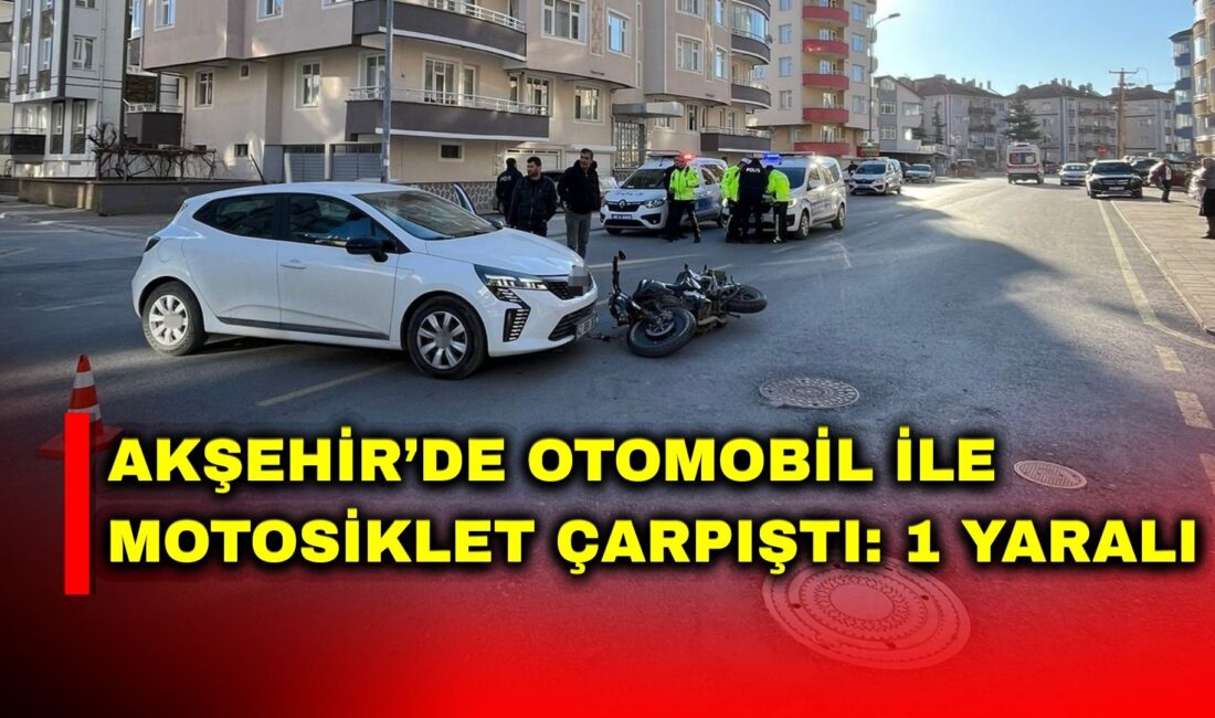 Konya’nın Akşehir ilçesinde otomobil ile motosikletin çarpışması sonucu meydana gelen